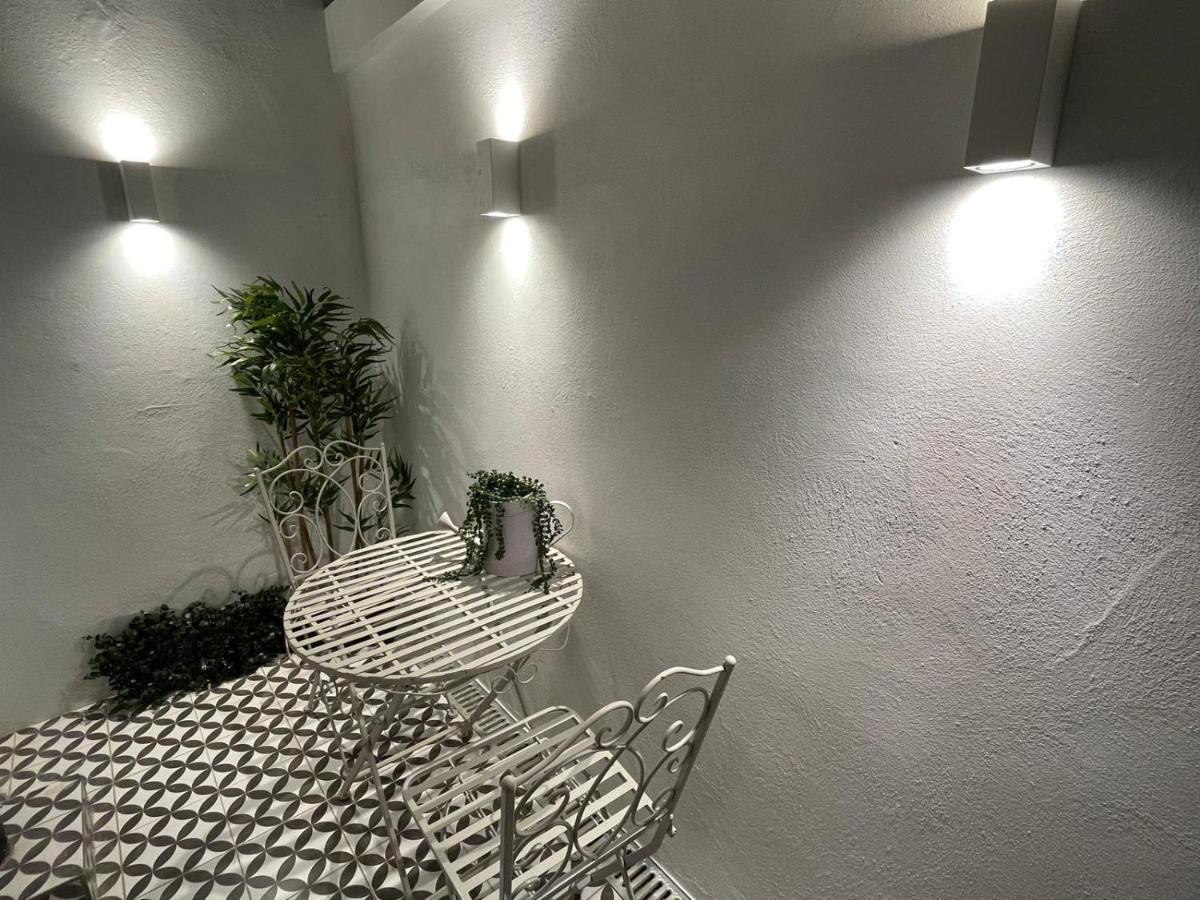 Central Apartment - With Patio And Sofa Bed! Cheltenham Buitenkant foto