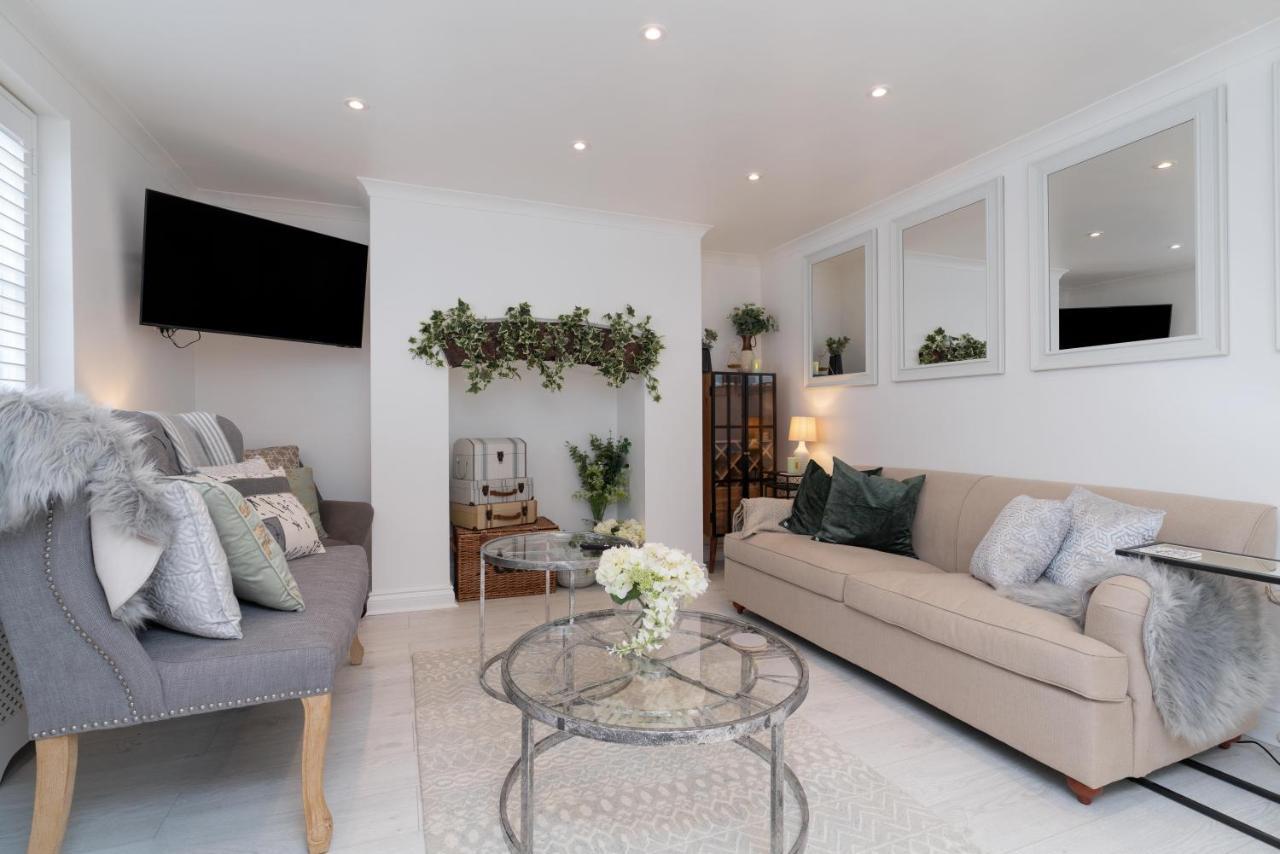 Central Apartment - With Patio And Sofa Bed! Cheltenham Buitenkant foto
